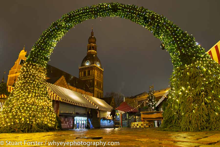 Night view of the illuminated arch at the Christmas market by the Evangelical Lutheran Cathedral of Riga, Latvia.